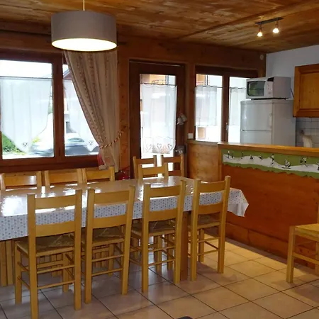 : 6 Pieces, 13 Pers, Wi-fi, 200m Commerces, 450m Pistes, Draps Et Serviettes Inclus - Fr-1-802-55 Apartment Les Gets